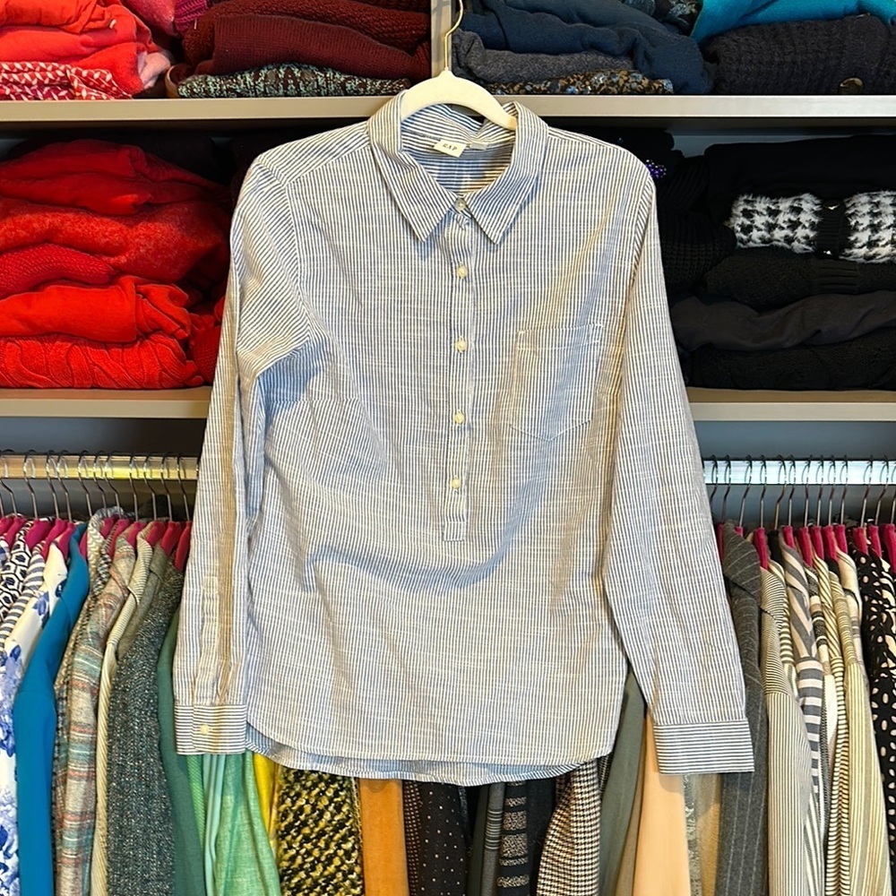 GAP white/blue striped long sleeve pop over button down shirt size XS